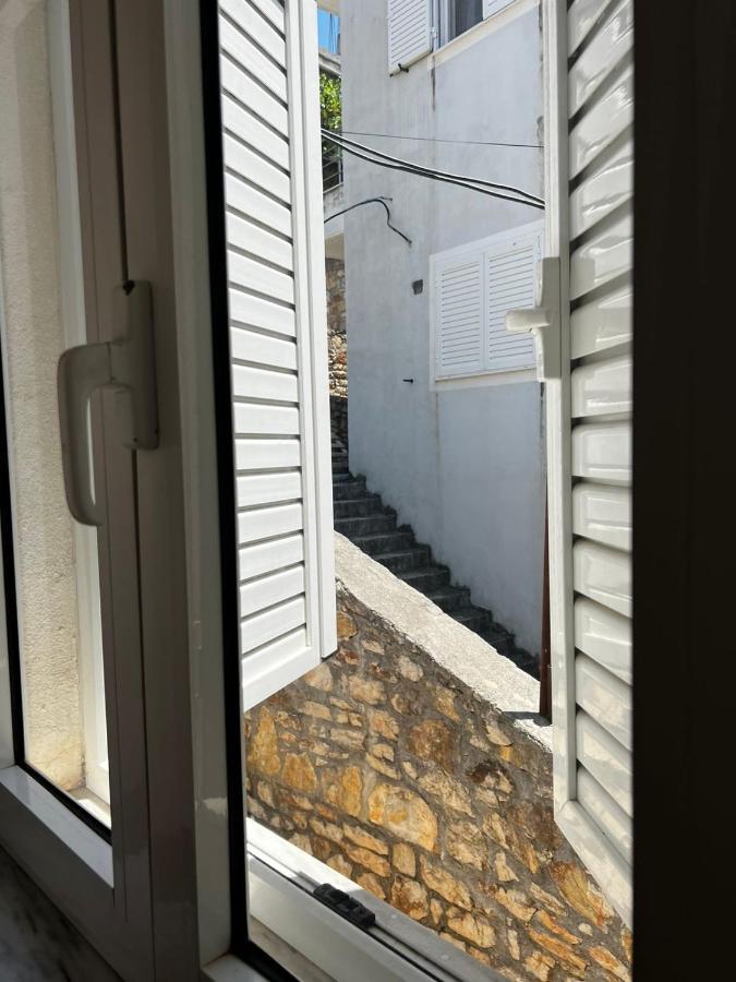 Nona'S Rooms Himare Exterior photo