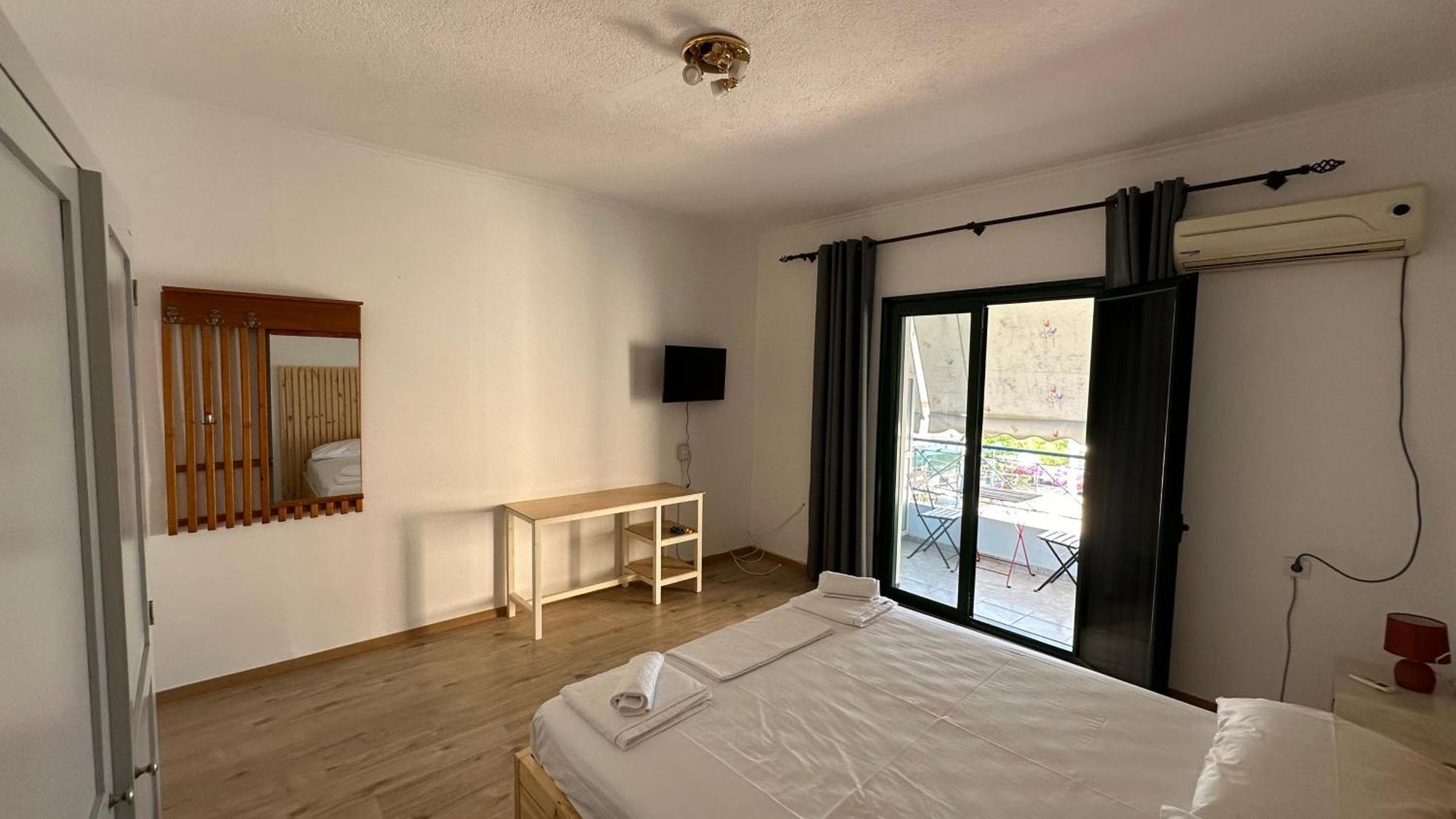 Nona'S Rooms Himare Exterior photo