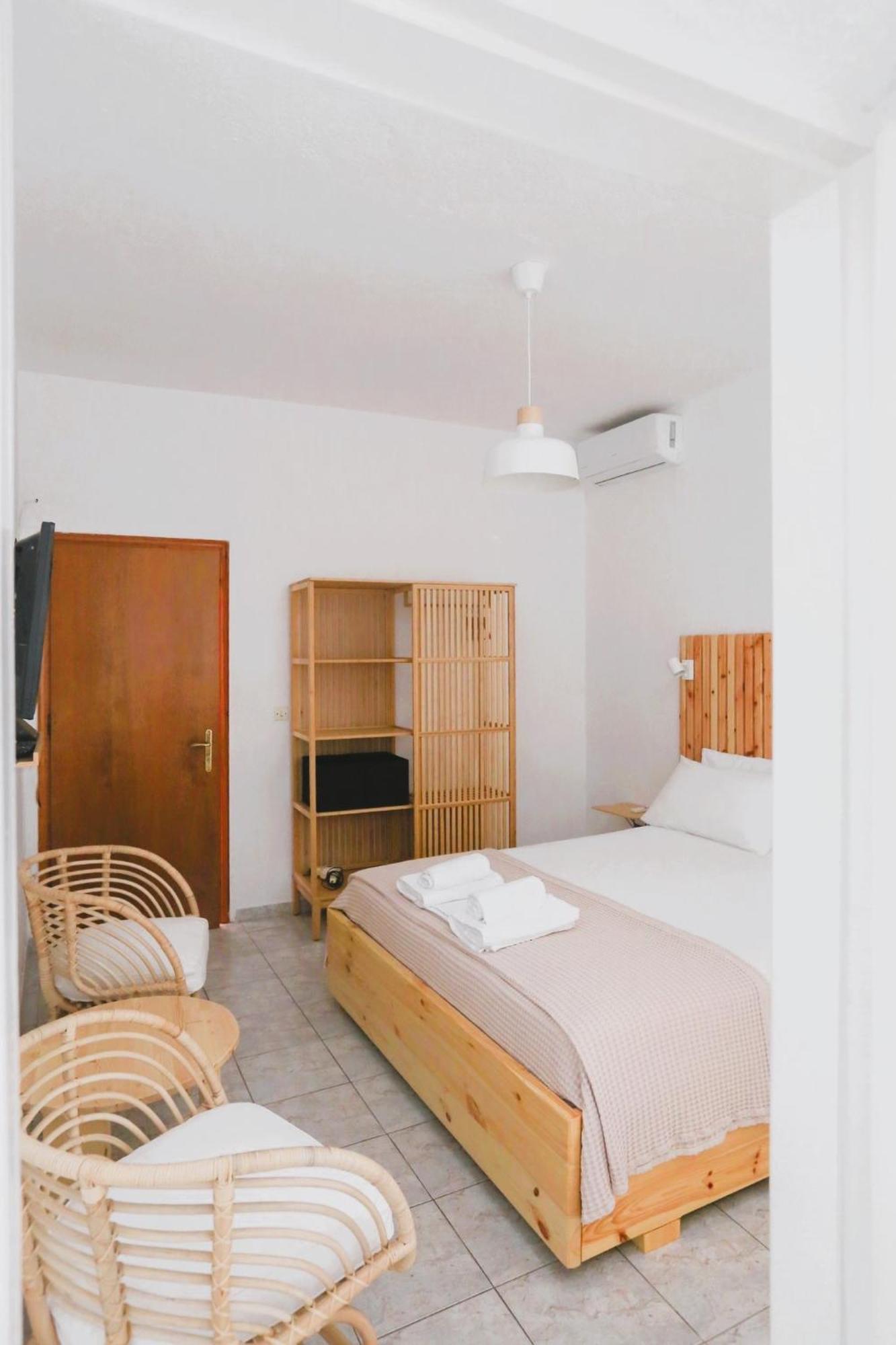 Nona'S Rooms Himare Exterior photo