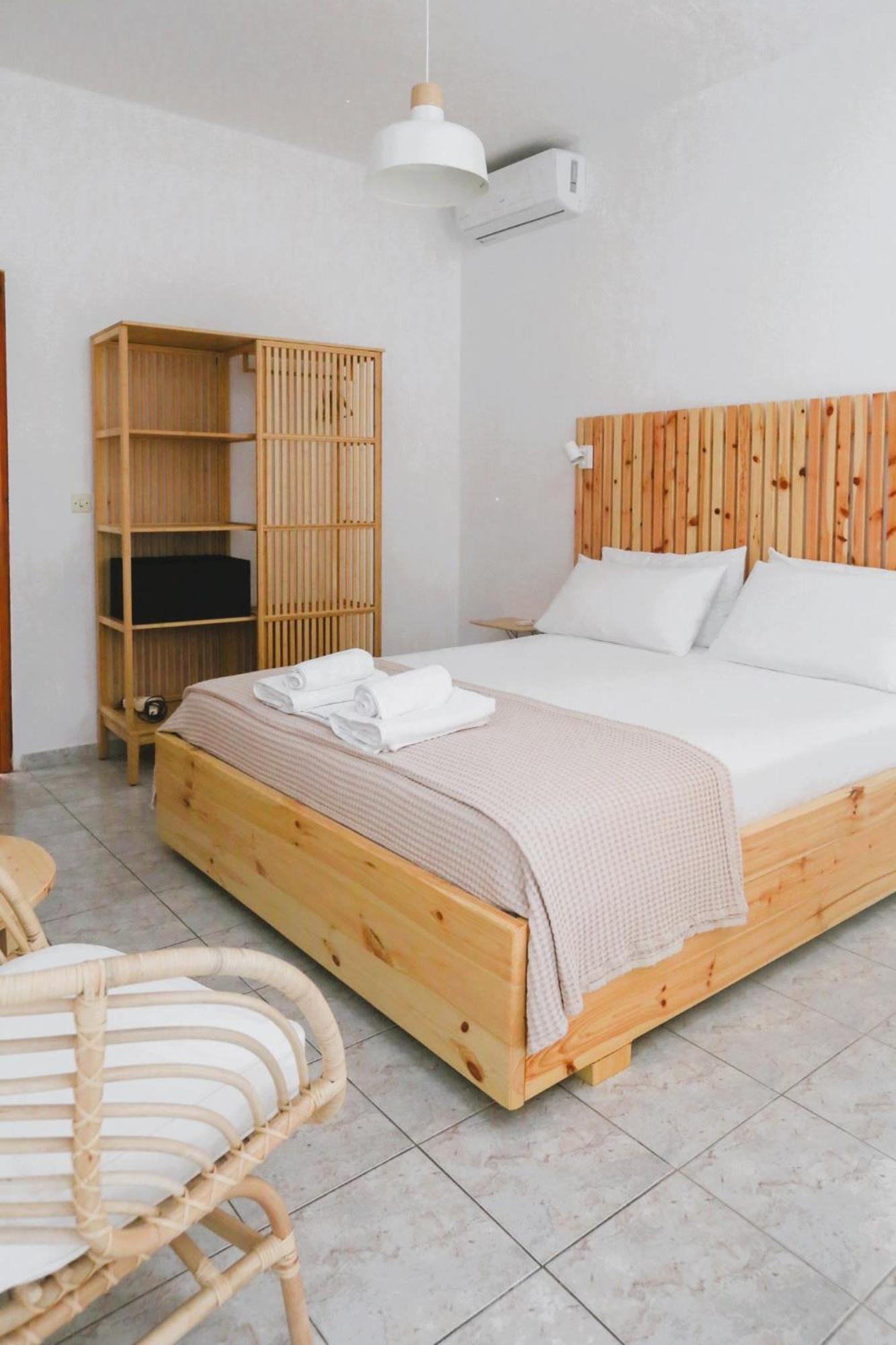 Nona'S Rooms Himare Exterior photo